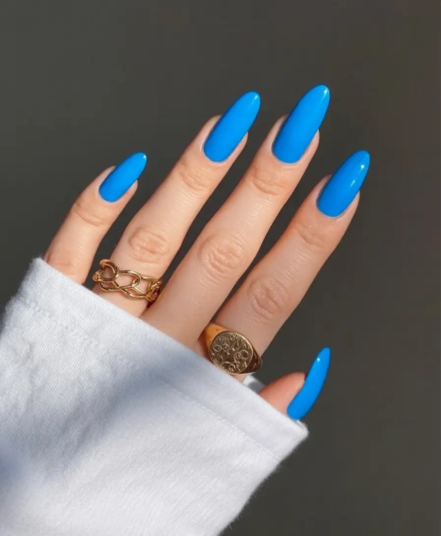 Chill Blue Nails for Summer 2025 Powder Blue Pop with High-Gloss Shine