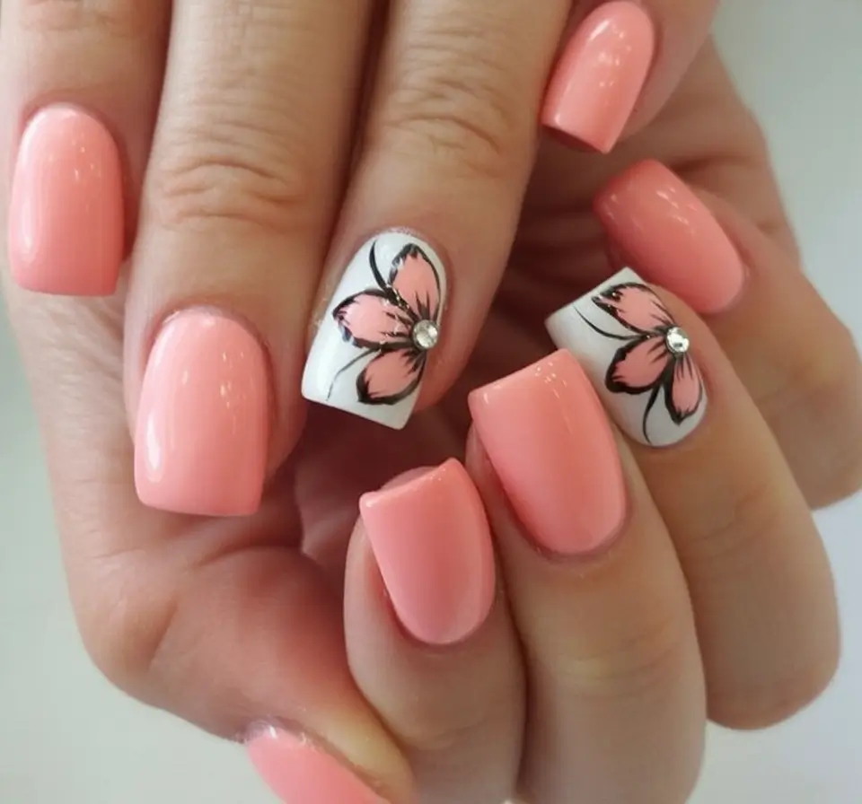 Flower Nails for Summer 2025 Glow Peachy Petals & Crystals