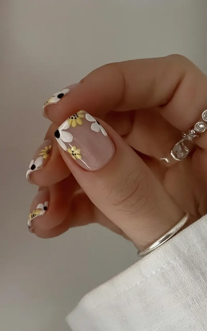 Fun Nail Art Ideas for 2025 Summer Daisy Daydream Delight