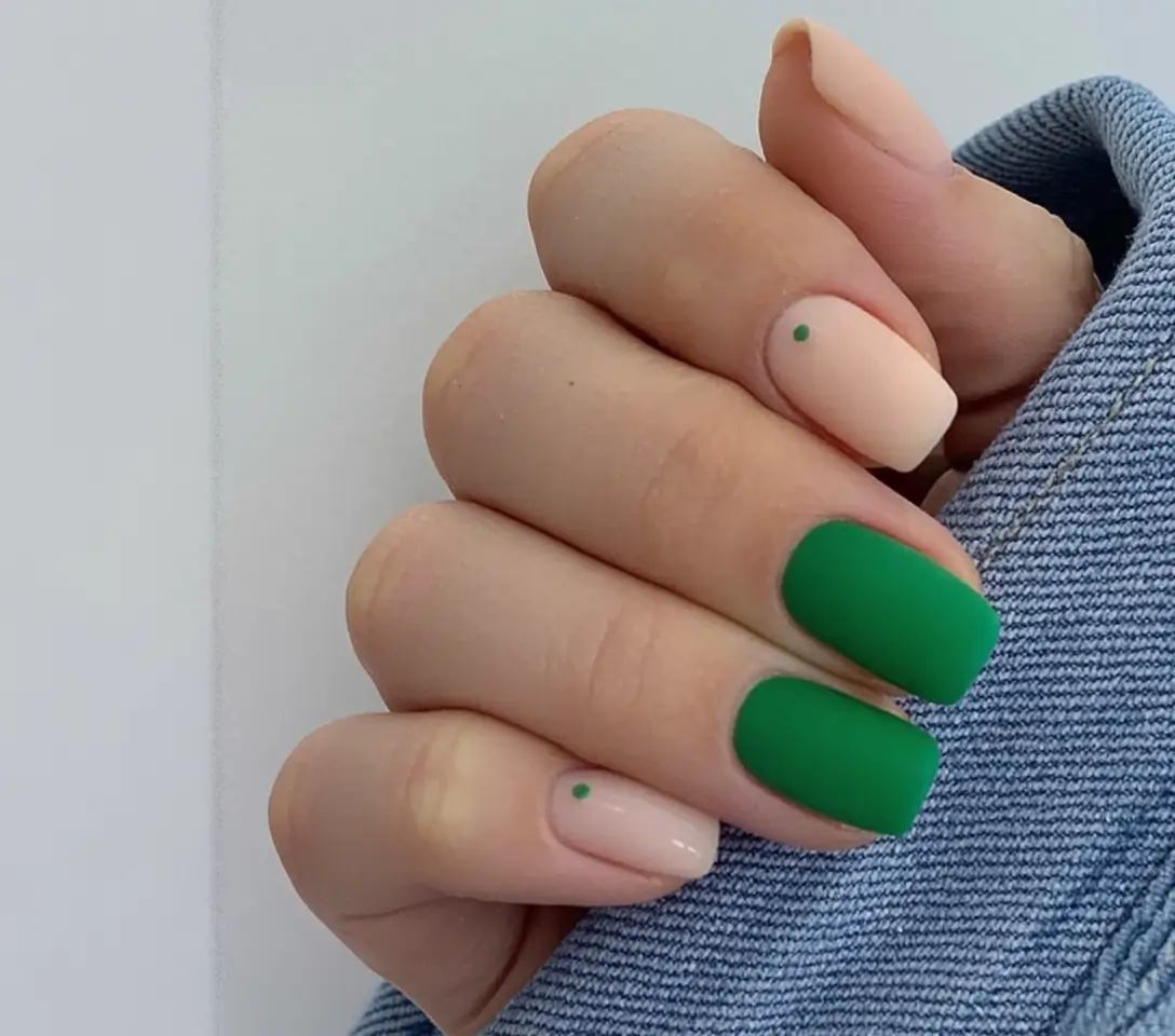 Green Summer Nails for 2025 Days Matte Minimalism with Micro Dots