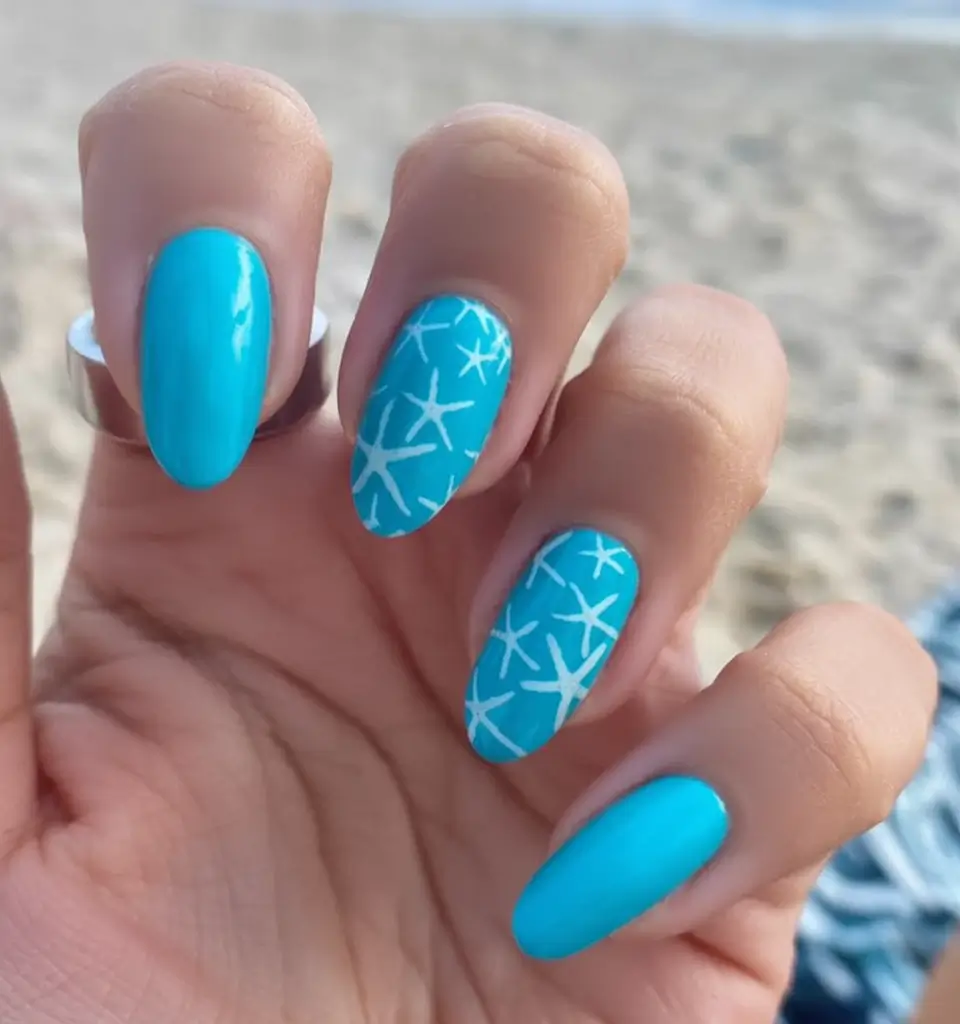 July Nails You’ll Want in 2025 Starfish and Seafoam
