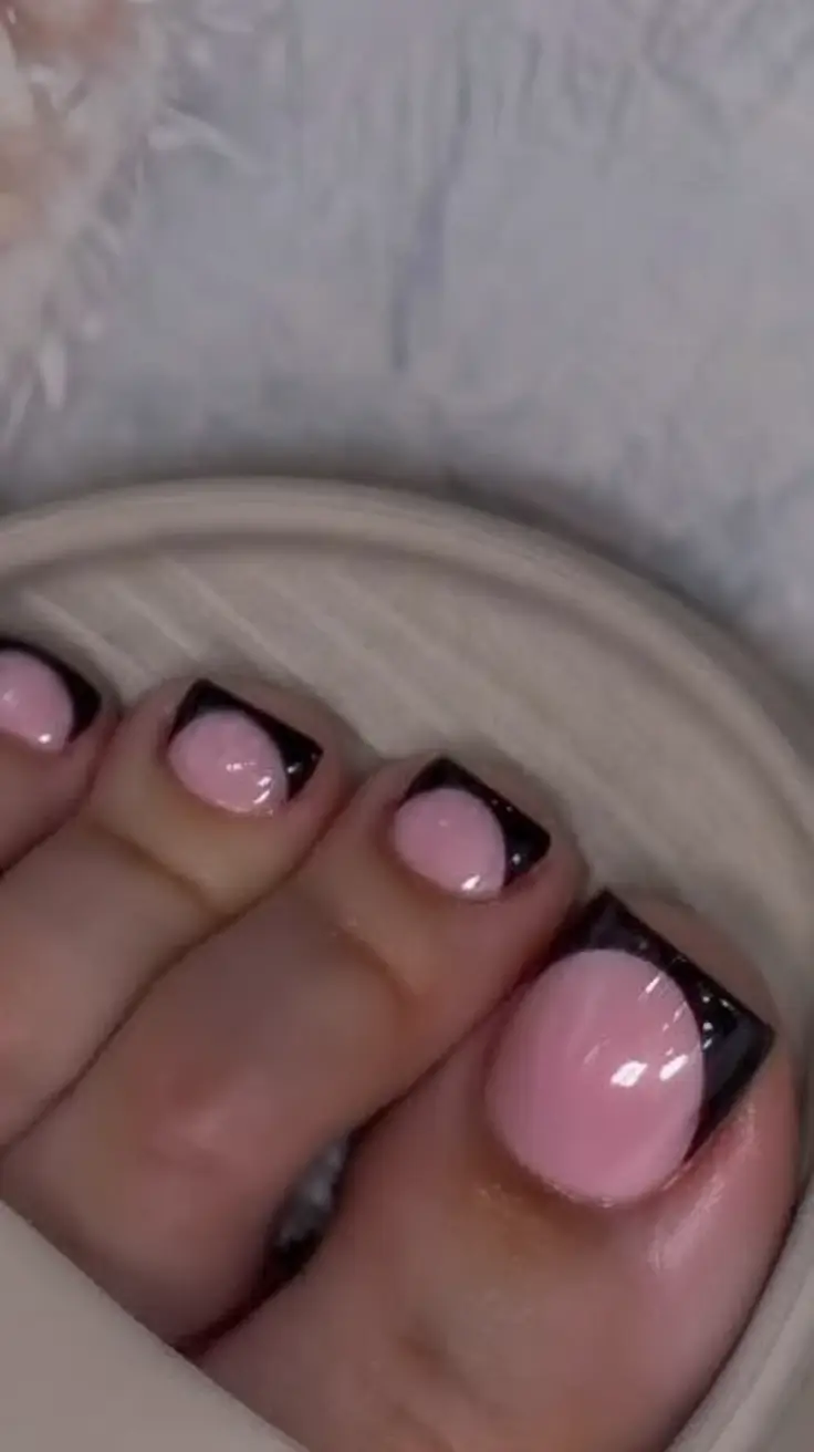 June 2025 Toes with Style Geometric Pink and Black Chic