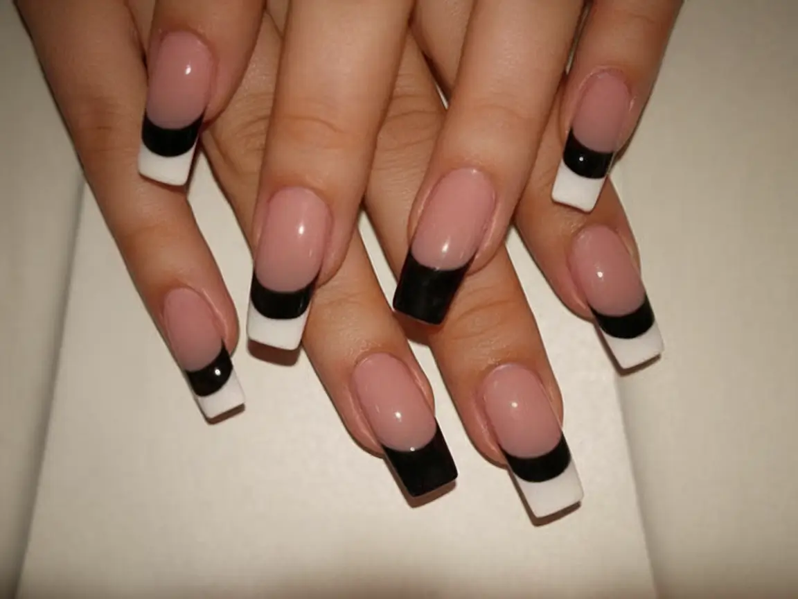 Long Summer Nails for 2025 Glow Monochrome French Revival