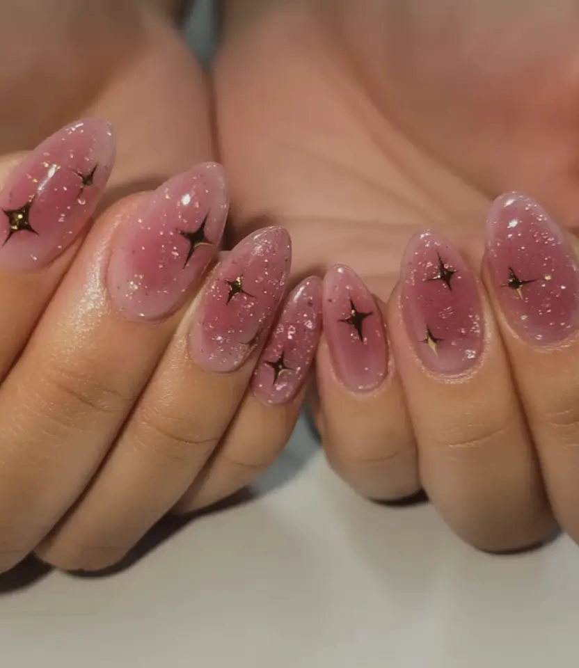 Oval Nail Looks for Summer 2025 Celestial Sparkle With Starbursts