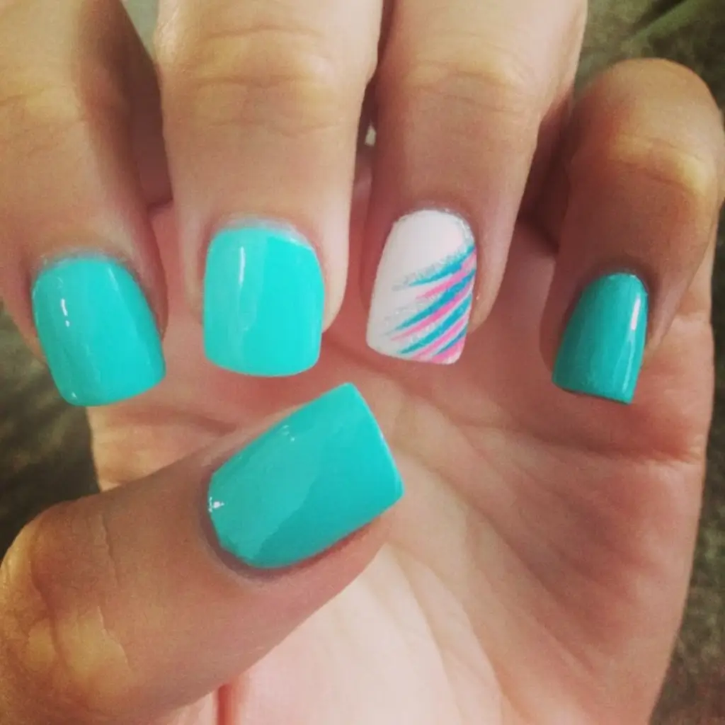Pretty Nails You’ll Love in 2025 Retro Poolside Flair