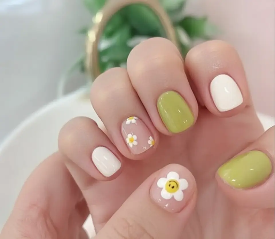 Round Nail Inspo for Summer 2025 Lime Daisies and Chill