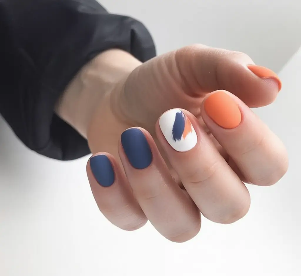 Vacation Nails to Pack for Summer 2025 Matte Minimal Abstract
