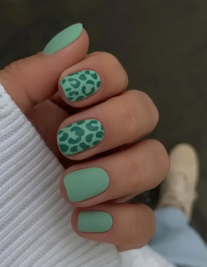Fun Nail Color Ideas for August 2025 Mint Mood with Monochrome Print