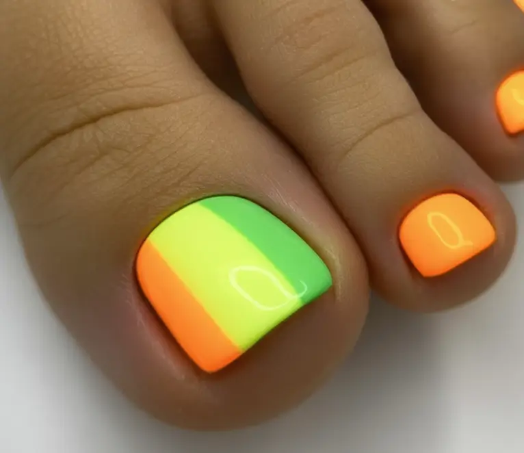Toe Nail Ideas to Try This August 2025 Sunset Sorbet