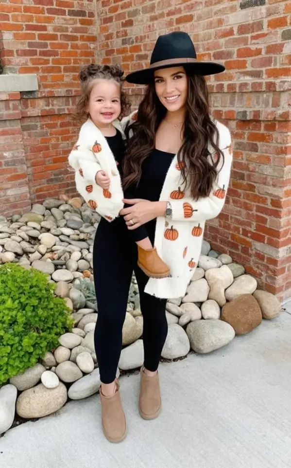 What to Wear for Fall Family Photos in 2025 Cozy Pumpkins and Black Basics