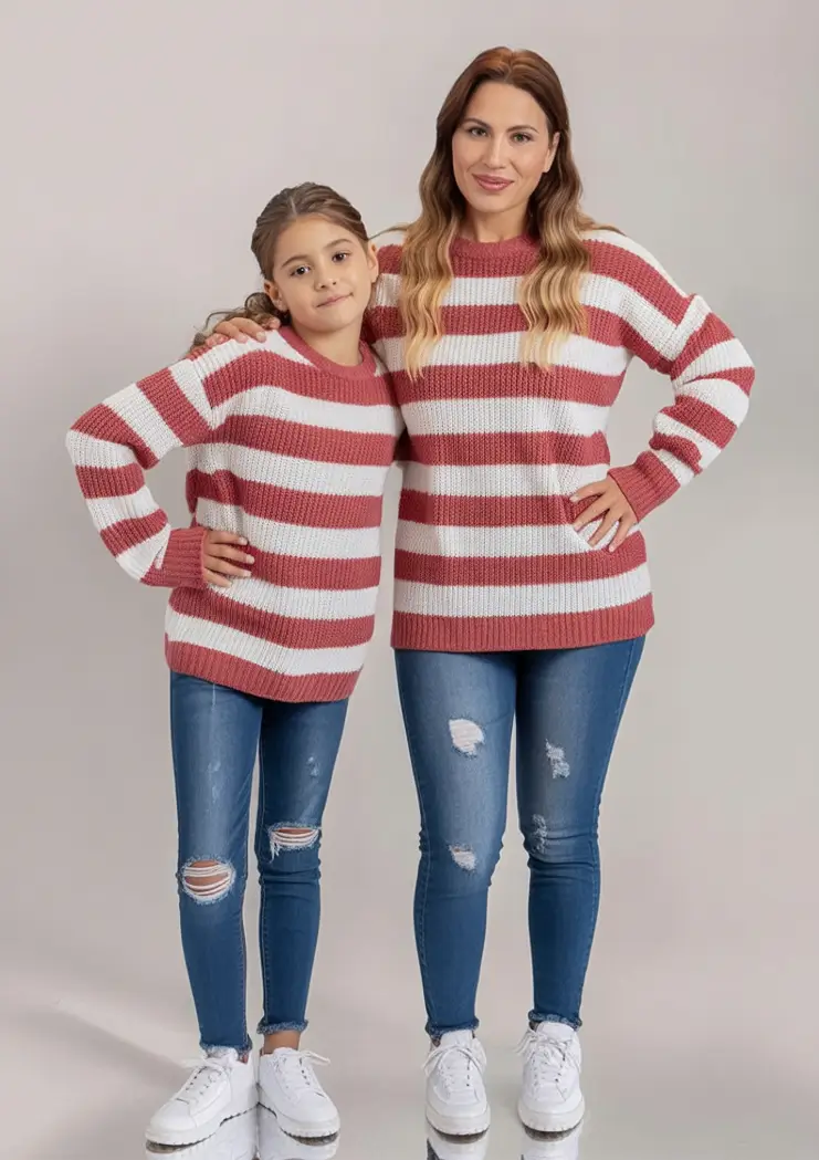 What to Wear for Fall Family Photos in 2025 Candy Stripes and Denim for Cool Moms