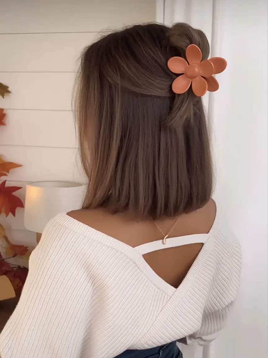 Fall 2025 Hairstyles for Women Cropped Chic with Oversized Claw Clip